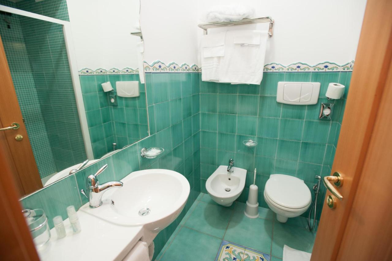 Hotel Villa Sirena - Thermae & Spa ايسكيا المظهر الخارجي الصورة
