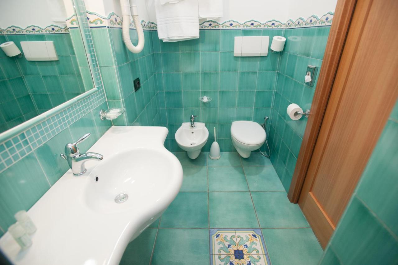 Hotel Villa Sirena - Thermae & Spa ايسكيا المظهر الخارجي الصورة